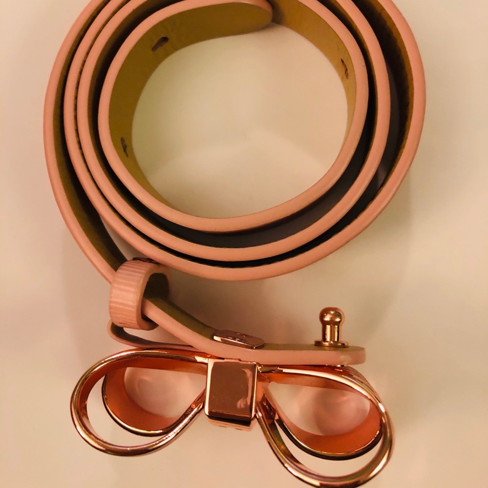 Preowned Gorgeous Ted Baker Pink belt size s🤗🌟